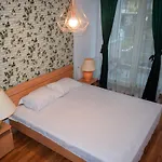 Heart Of Summerland Apartment *